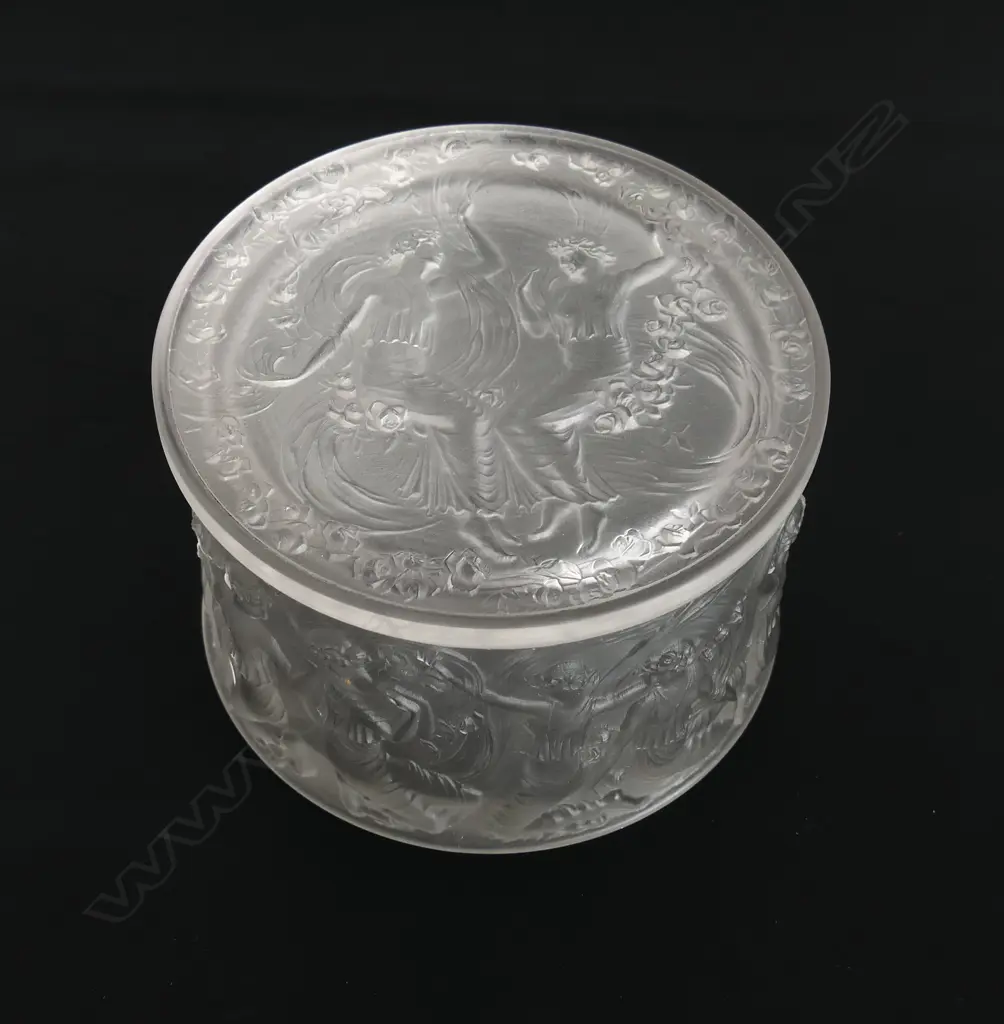 ANTIQUE LALIQUE FIGURINES ET VOILES LIDDED GLASS CONTAINER H.70mm, 105mm dia Image 1++