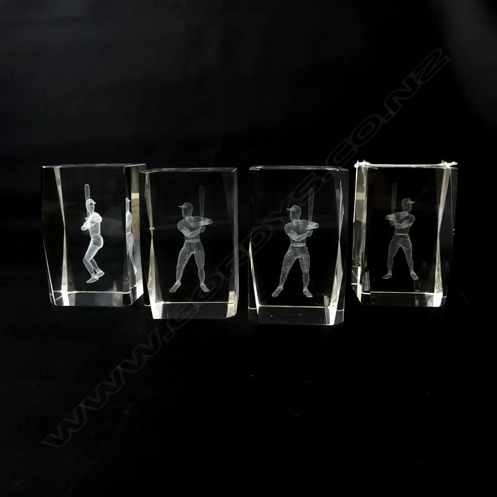 FOUR CRYSTAL PAPERWEIGHTS WITH BASEBALL HOLOGRAMS, H.80MM Image 1++