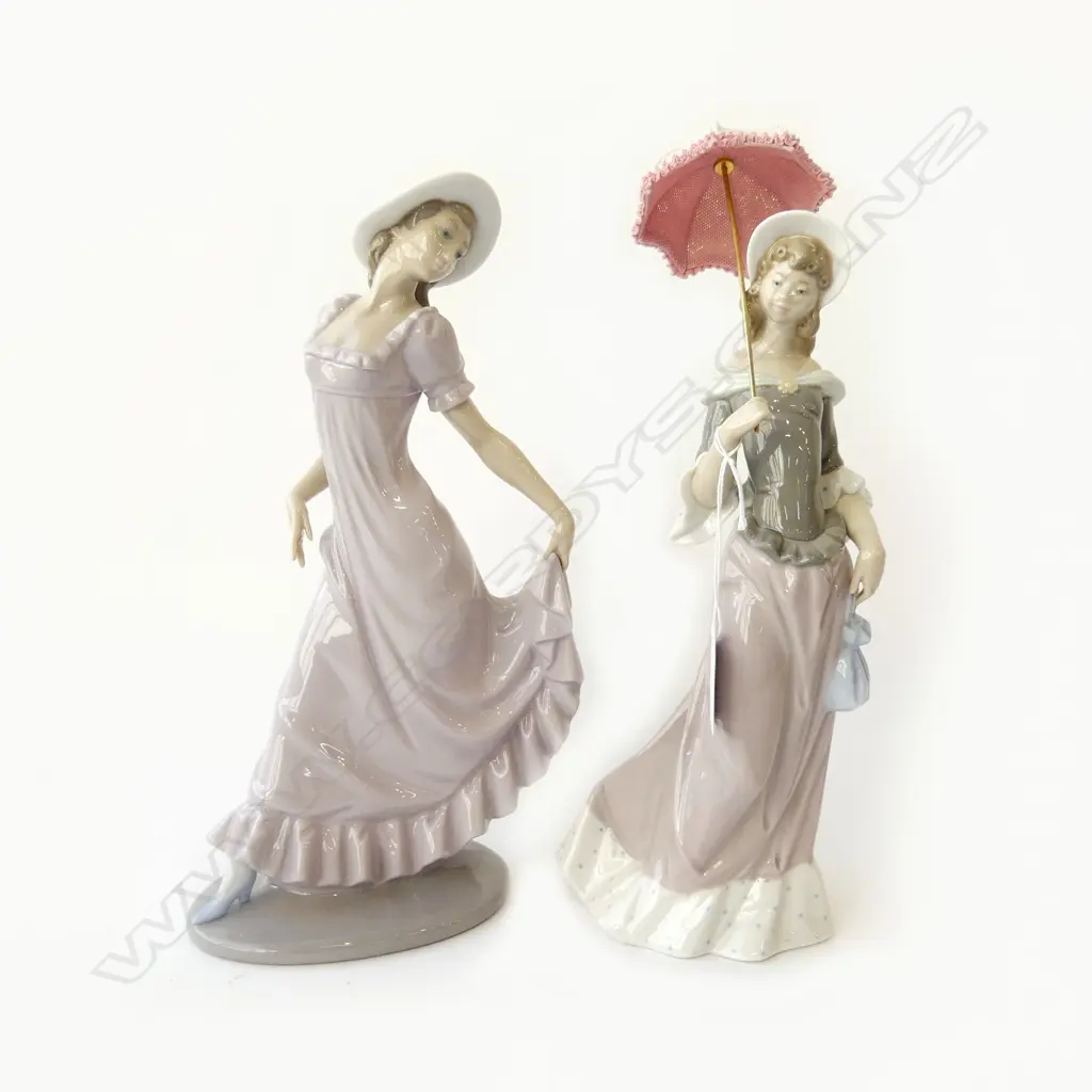 2 FIGURINES; LLADRO LADY w. UMBRELLA H.320mm, NAO WOMAN Image 1++