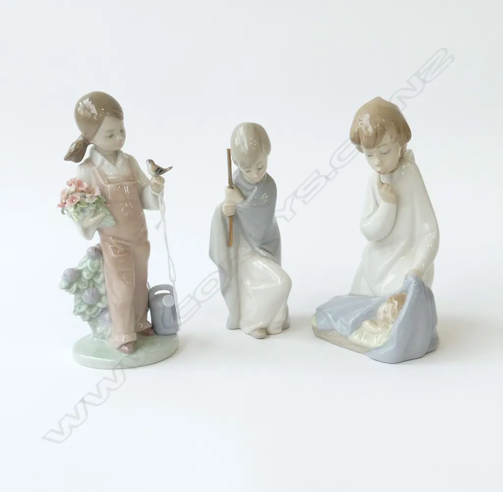 3 PCES LLARDO; GIRL w. FLOWERS (MINOR LOSSES), ANGEL, GIRL w. STICK H.190mm Image 1++