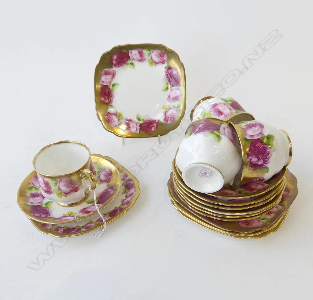 17 PCES ROYAL ALBERT ROSES PATTERN; 4 CUPS, 7 SAUCERS, 6 SIDE PLATES Image 1++