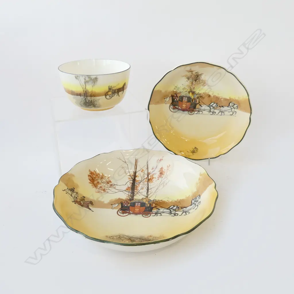 3 PC ROYAL DOULTON COACHING DAYS, SML RED DOOR BOWL & 2 SCALLOPED EDGED DISHES, DIA.240mm & 200mm Image 1++