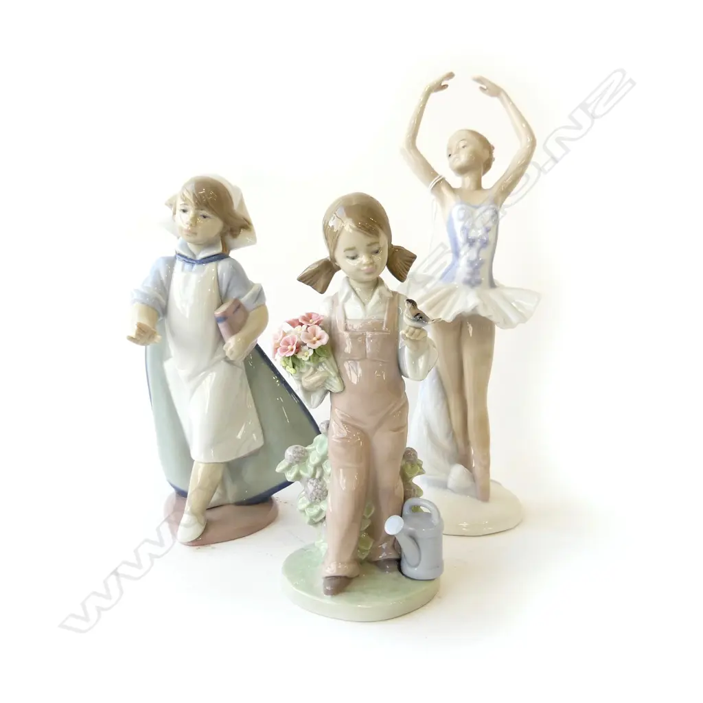 2 LLADRO FIGURINES + TUPTON WARE BALLERINA H.260mm Image 1++