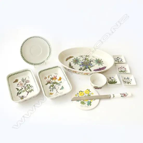 10 PCES PORTMEIRION; OVAL DISH 235x370mm + BREAD KNIFE