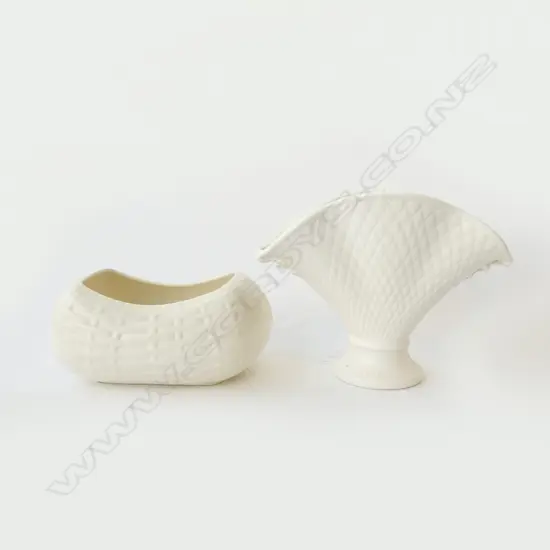 2 WHITE CROWN LYNN VASES #476 (1 KELSTON POTTERIES #619) H.180mm