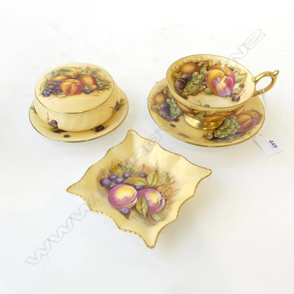 5 PCES AYNSLEY ORCHARD GOLD; C/S, 2 PIN DISHES, LIDDED CONTAINER (chip) Image 1++
