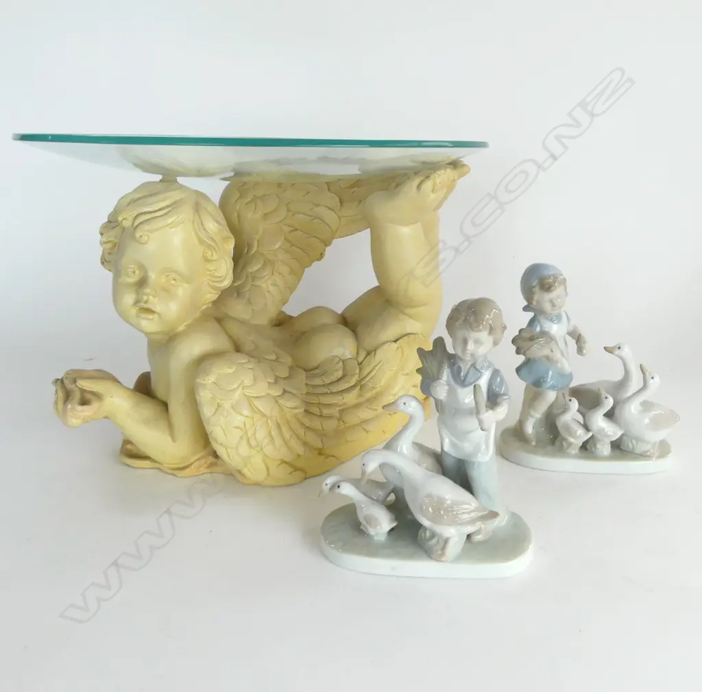 RESIN ANGEL SMALL GLASS TOPPED TABLE H.230mm, 330mm dia + 2 FIGURINES Image 1++