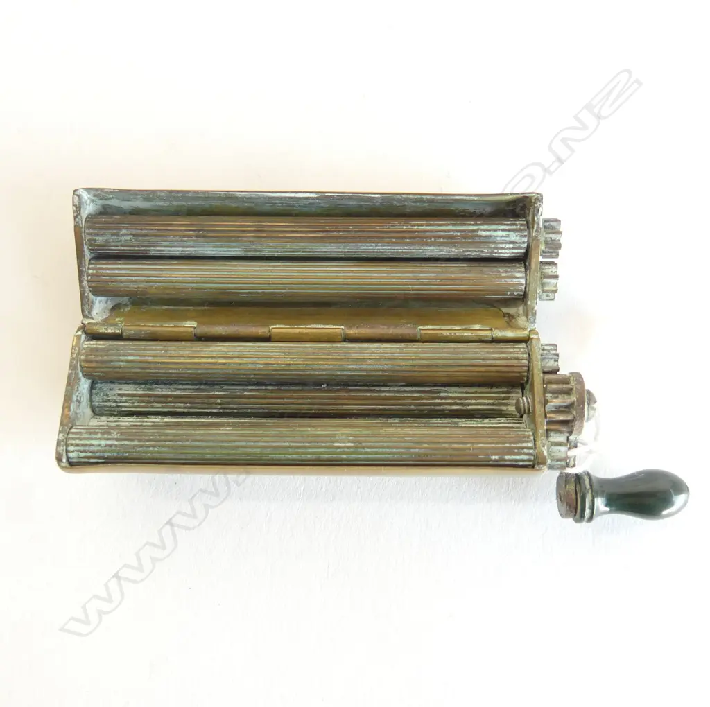VINTAGE BRASS COVERED CIGARETTE ROLLING MACHINE Image 1++