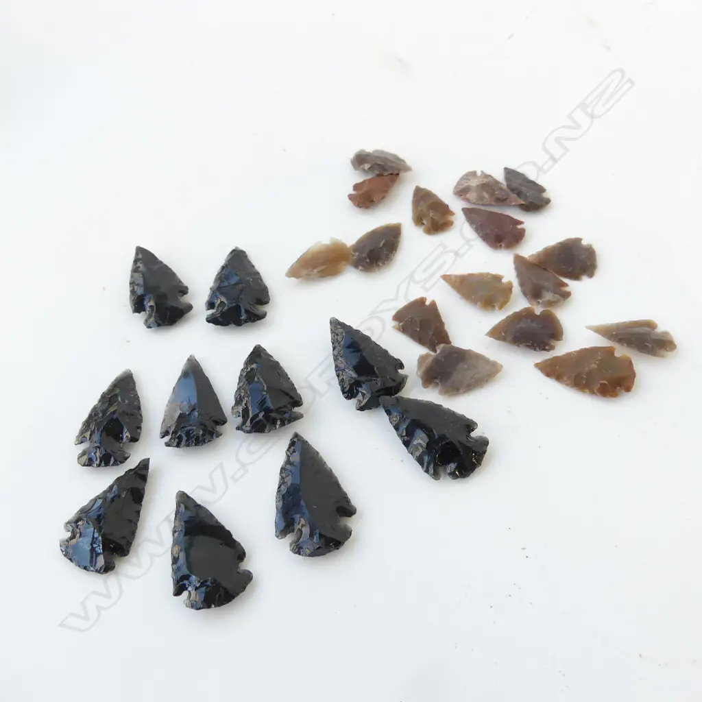 FLINT & OBSIDIAN ARROW HEADS L.40mm Image 1++