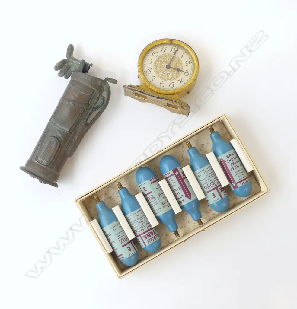 WESTCLOX 'TINY TIM' CLOCK NOVELTY LIGHTER AS GOLF BAG & BOXED RONSON 'BU-TANKS' LIGHTER Image 1++