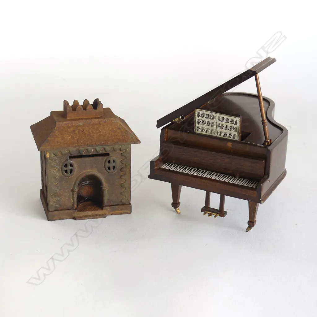 CLOCKWORK WINDUP MINIATURE GRAND PIANO, 160 x 80mm  & EARLY CAST IRON HOUSE MONEY BOX, 80 x 90mm Image 1++