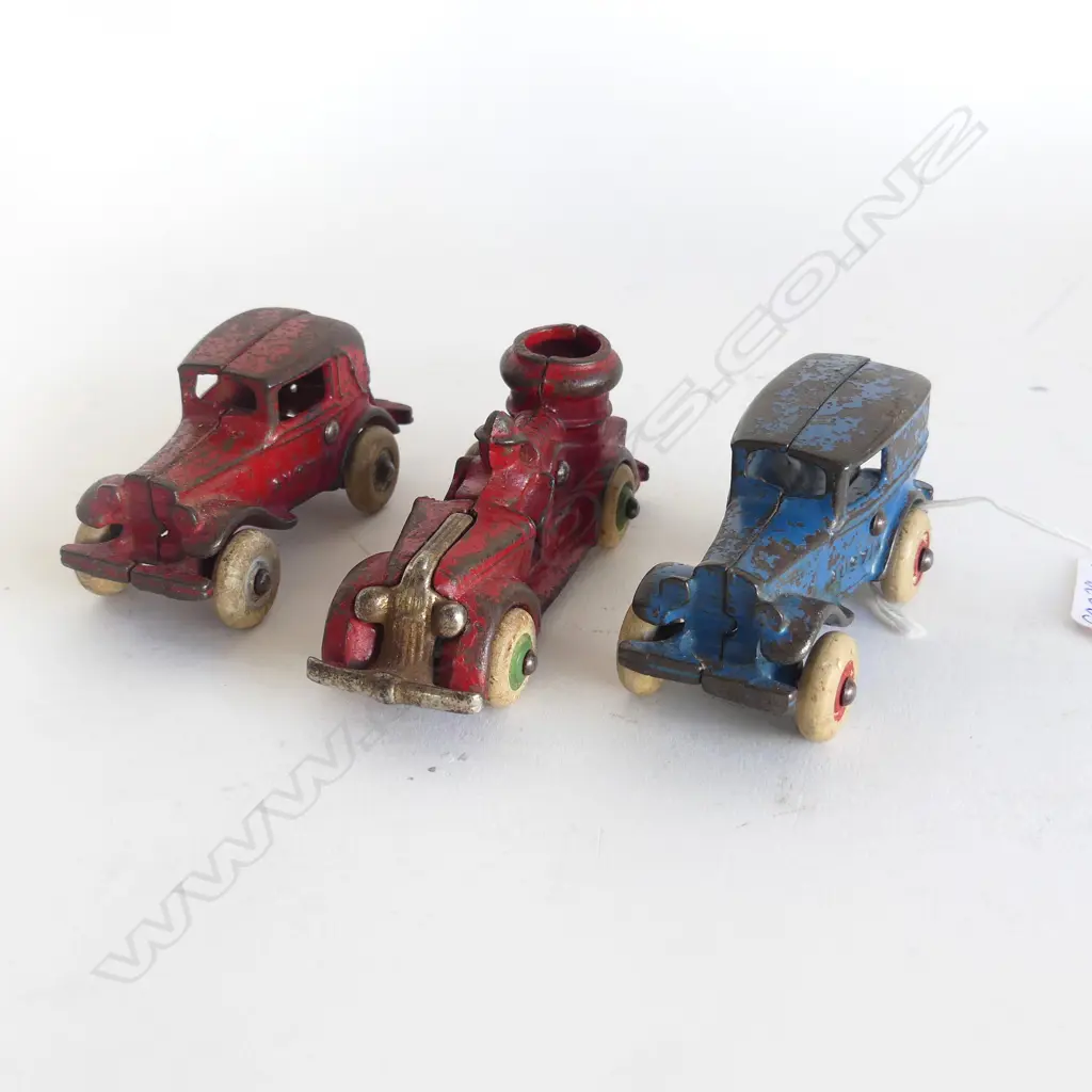 THREE RARE EARLY CAST IRON FUN HO VEHICLES , BLUE & RED AUSTIN L.90mm & FIRE ENGINE L.110mm Image 1++
