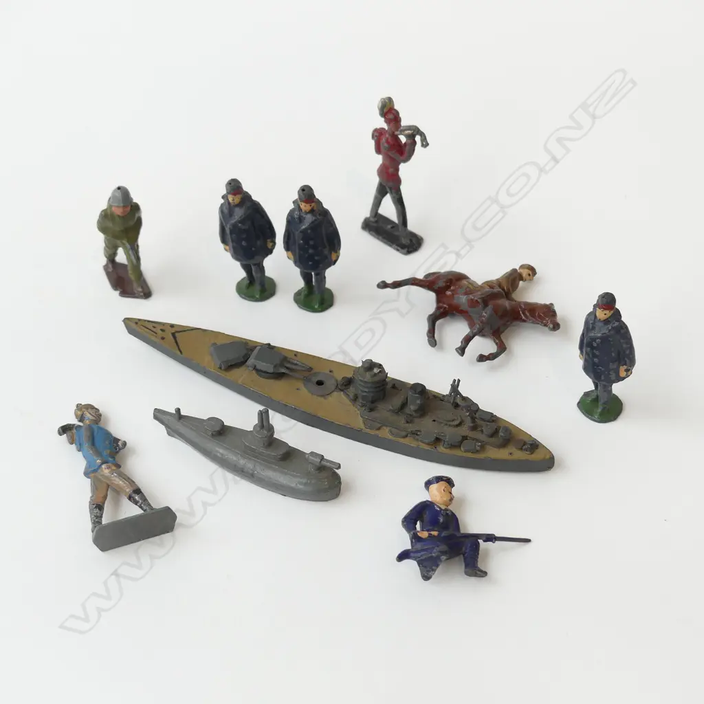LEAD WWI BATTLESHIP ‘HMS NELSON’ ENGLAND, LEAD SUBMARINE & 8 LEAD SOLDIERS/MILITARY ETC, L.55MM-165MM Image 1++