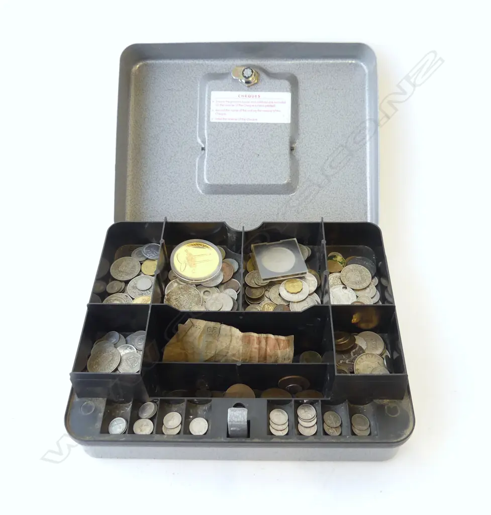 CASH BOX w. ASST. COINS MOSTLY NZ / UK Image 1++
