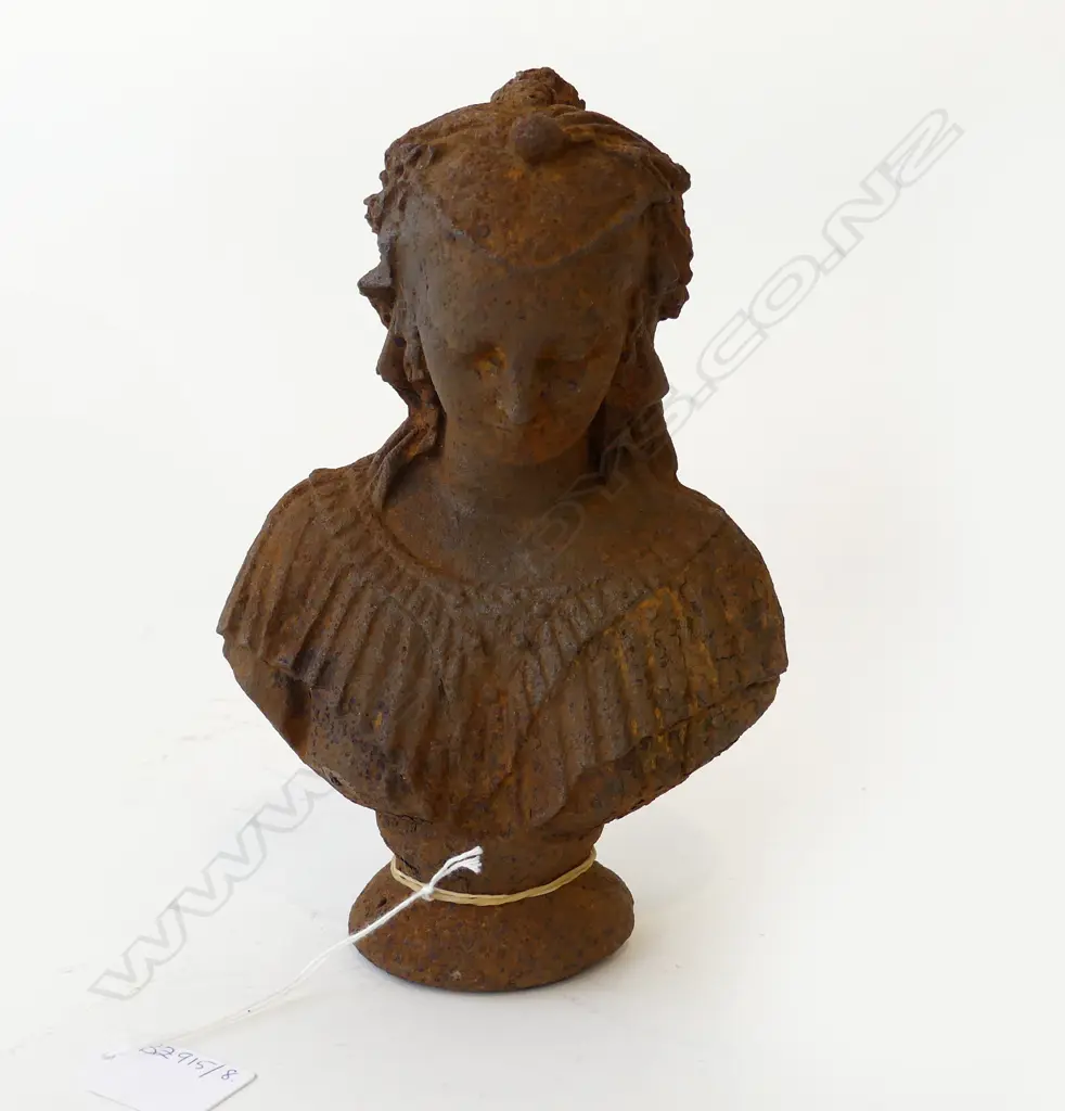 RUSTED METAL BUST H.200mm Image 1++