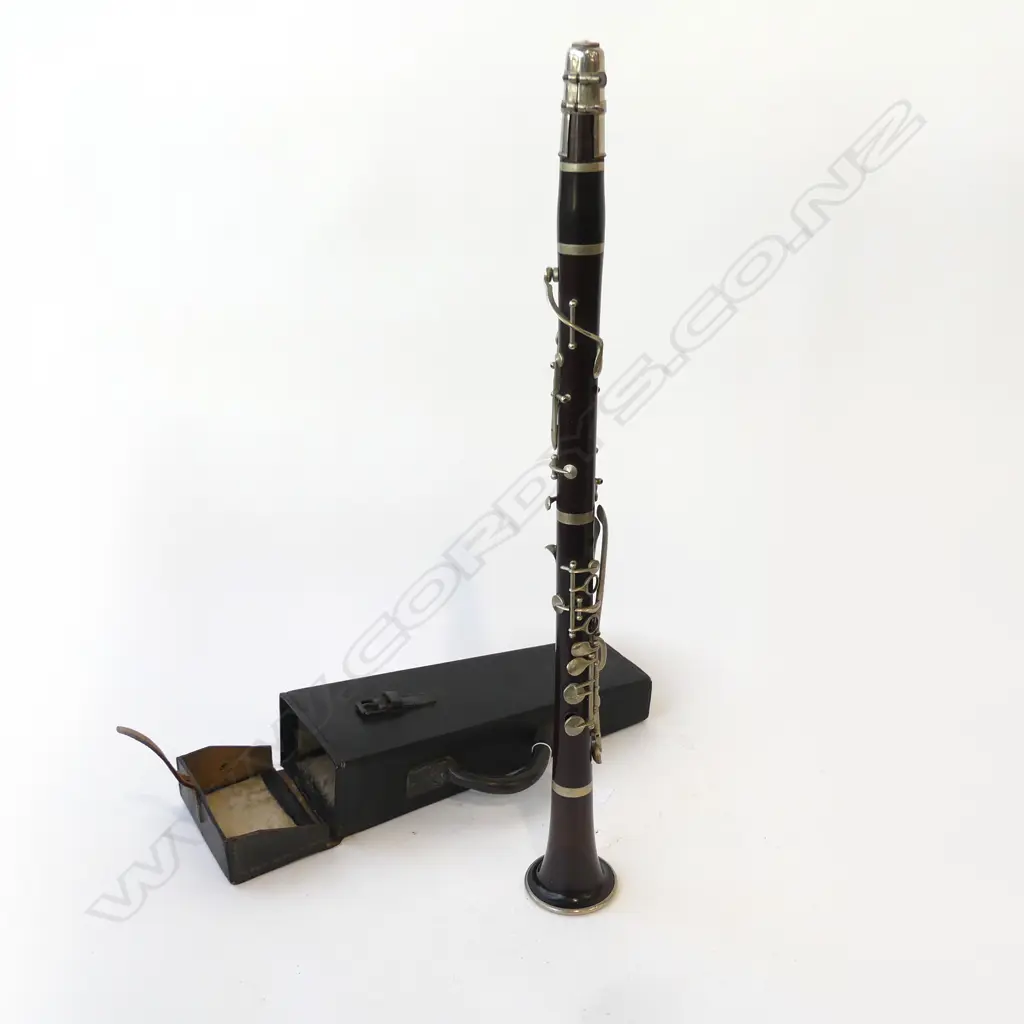 VINTAGE WOODEN CLARINET L.645mm, CASED Image 1++
