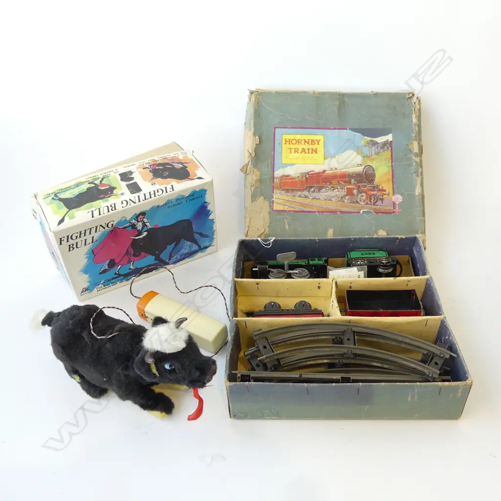 BOXED HORNBY TRAIN SET & BATTERY POWERED BOXED 'FIGHTING BULL' MATADOR  Image 1++
