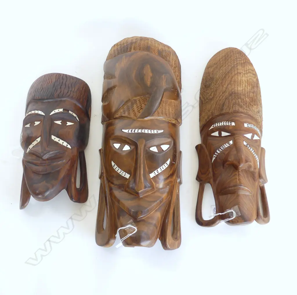 3 SOLOMAN ISLAND CARVED WOOD MASKS WITH MOP INLAY H420MM Image 1++