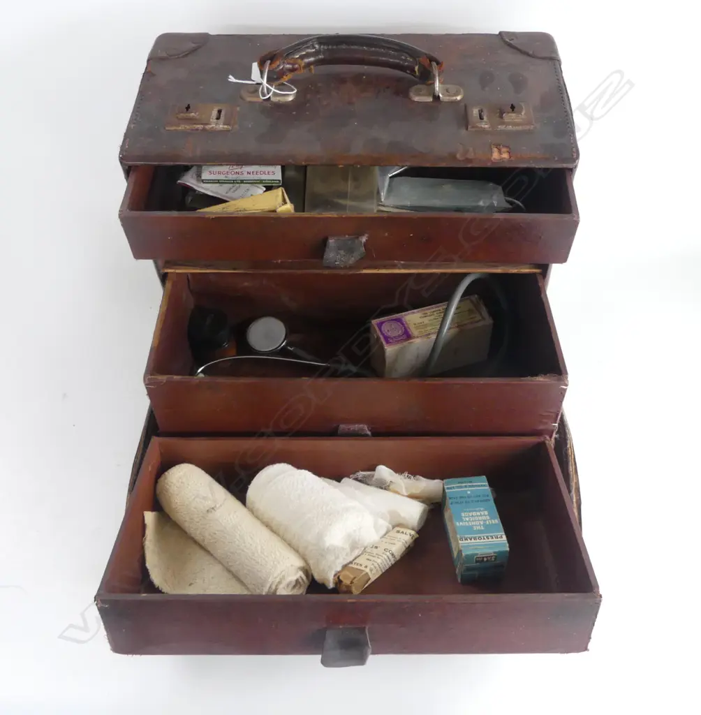 VINTAGE LEATHER DOCTORS CASE WITH CONTANTS H260 L360MM Image 1++