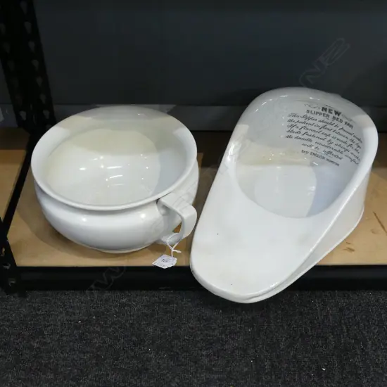 WHITE CERAMIC POTTY & BED PAN
