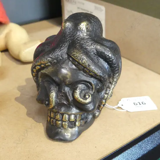 BRONZE OCTOPUS ON SKULL H.100mm