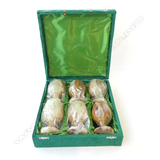 SET OF RETRO GREEN MARBLE GOBLETS IN CASE