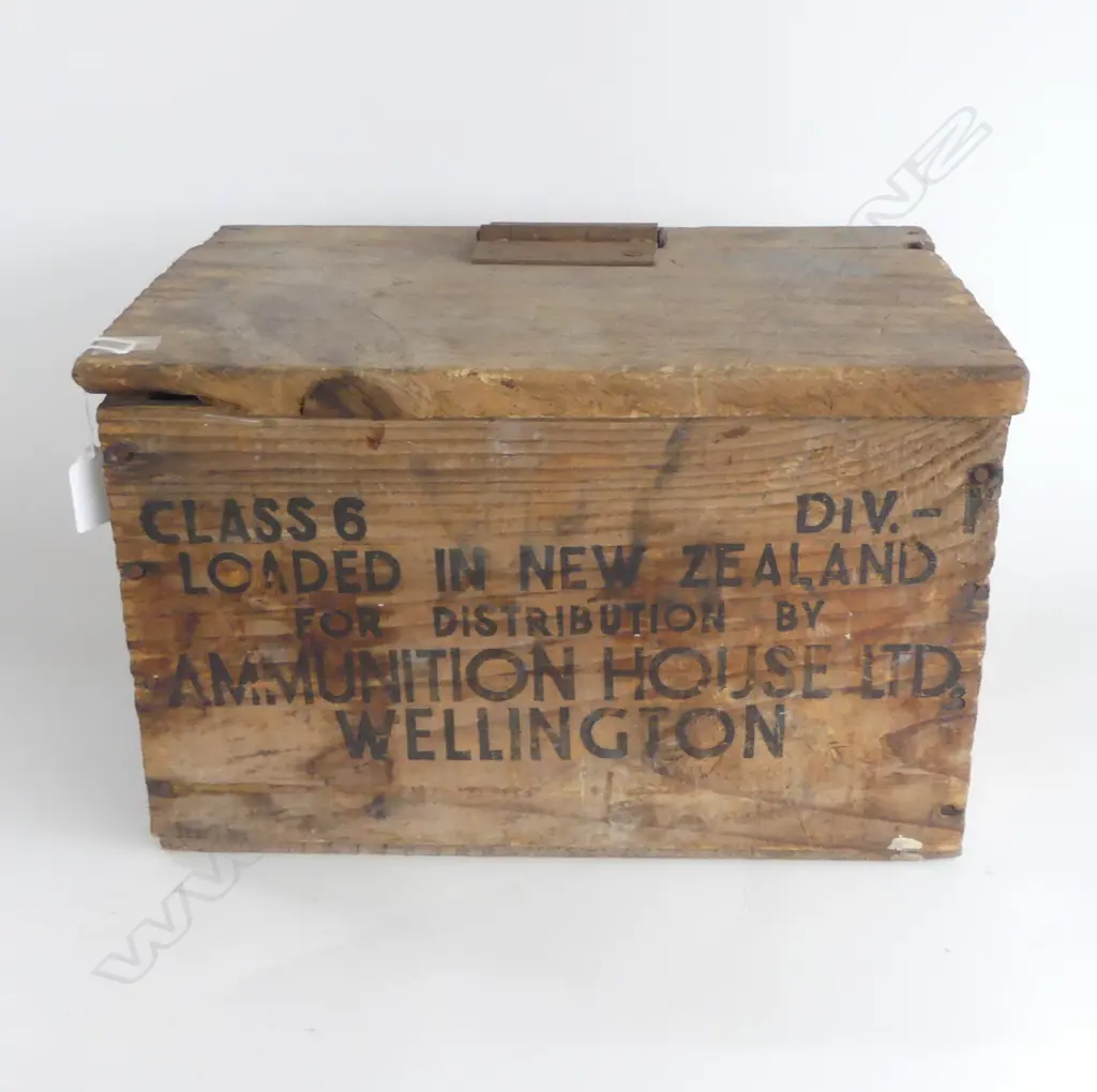 OLD WOODEN AMMUNITION BOX  WELLINGTON  L370 H235MM Image 1++