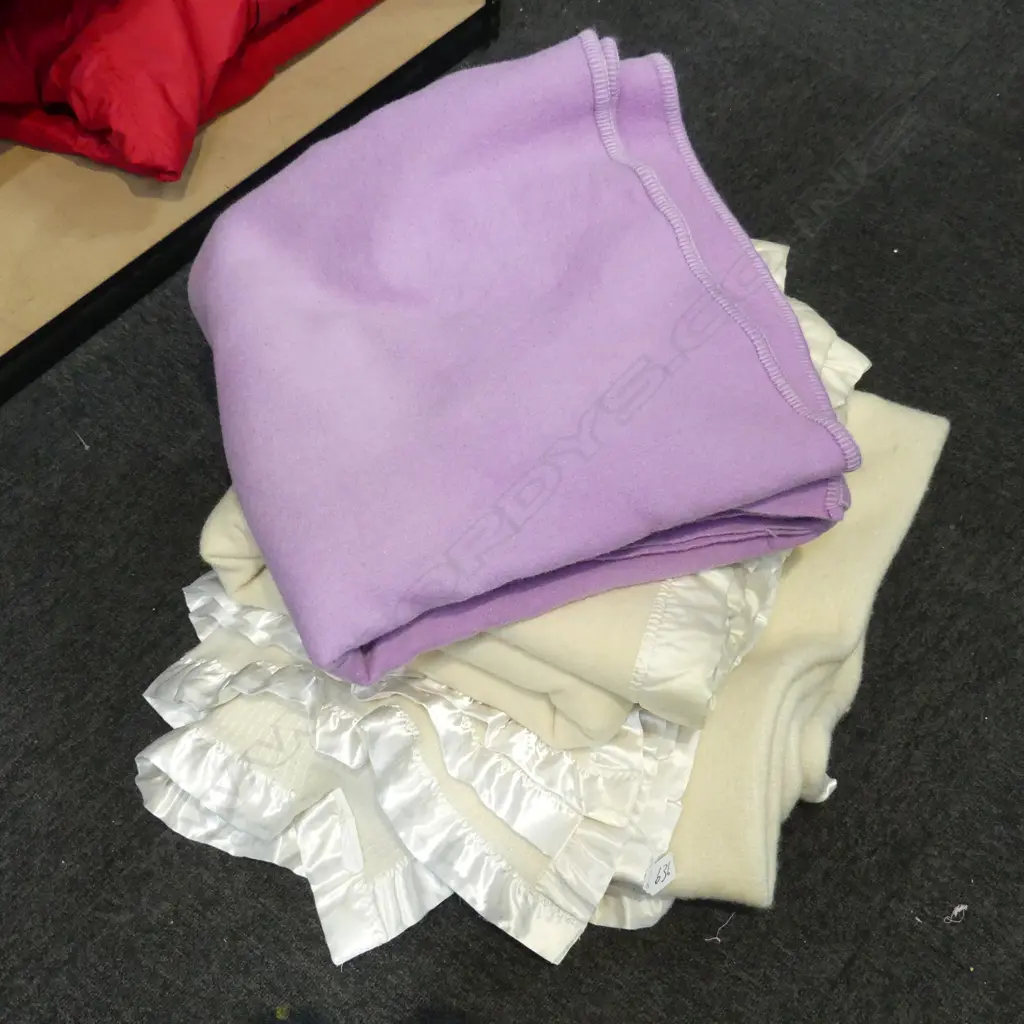 3 WOOL BLANKETS Image 1++