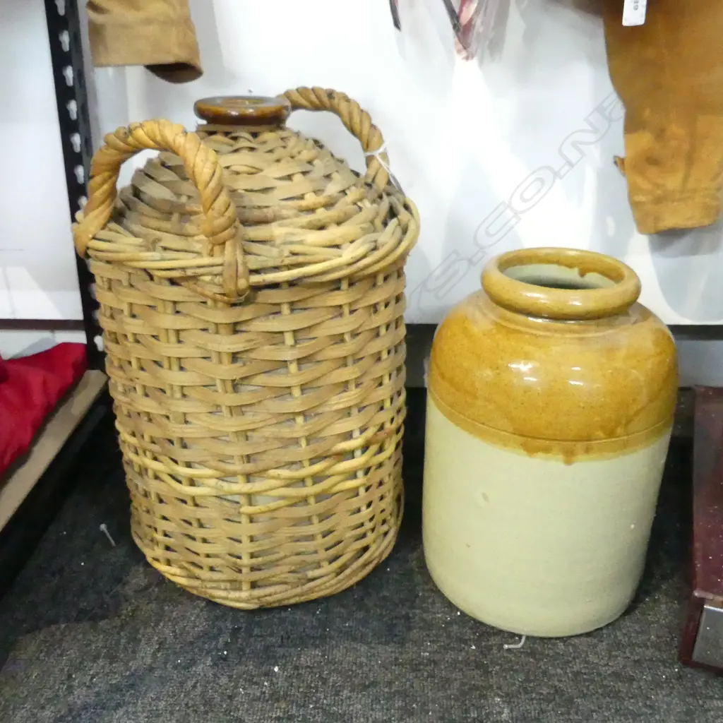 2 CROCKS, 1 IN WOVEN CANE H.400mm Image 1++