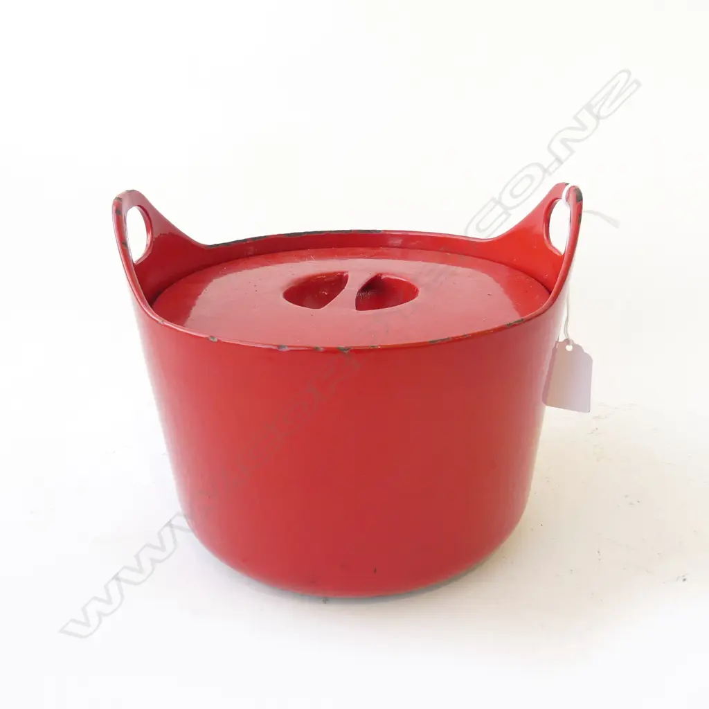 VINTAGE TIMO SARPANEVA FOR ROSENLEW RED ENAMEL CAST IRON LIDDED POT H.165mm, 195mm dia Image 1++