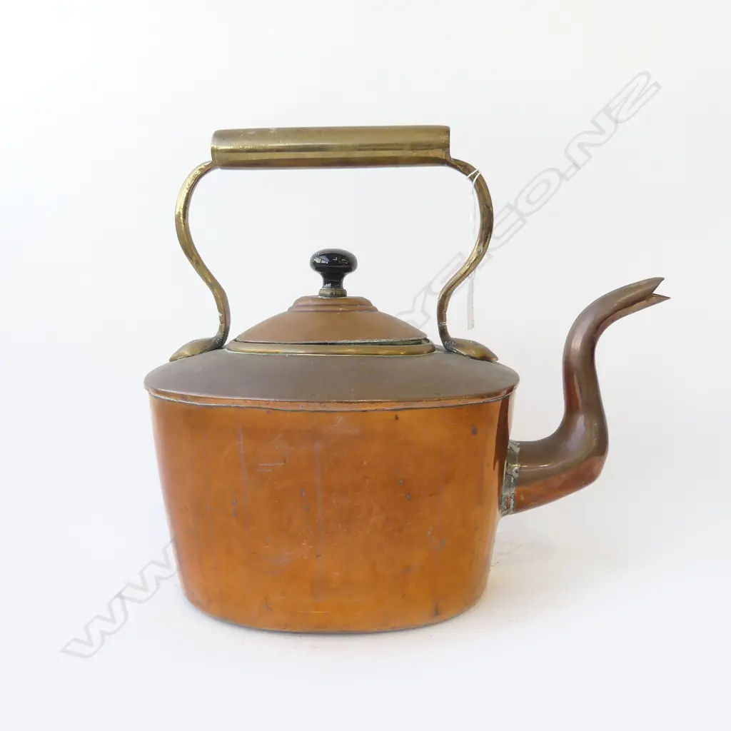 CLASSIC 19THC COPPER TEAPOT, 350 x 340mm  Image 1++