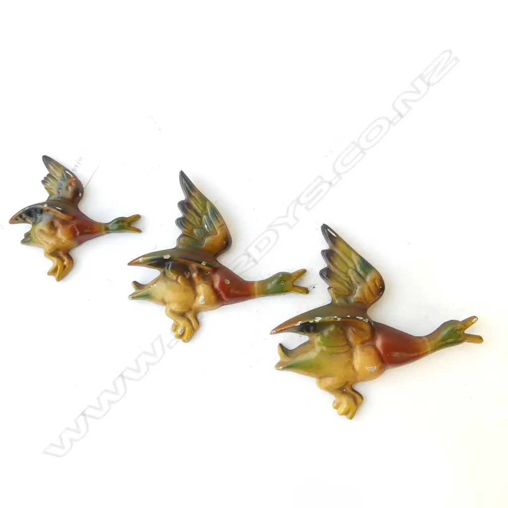 3 VINTAGE PARKSIDE PAINTED CAST METAL WALL DUCKS H.200mm Image 1++