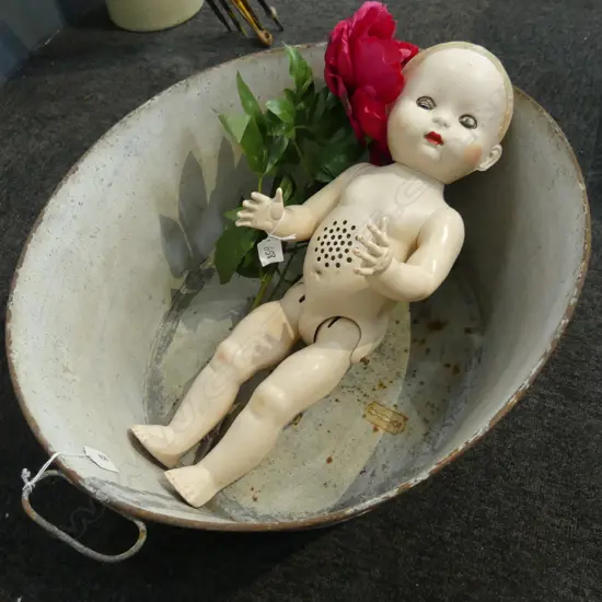 VINTAGE TIN BATH DIA 450MM & VINTAGE BABY DOLL H400MM