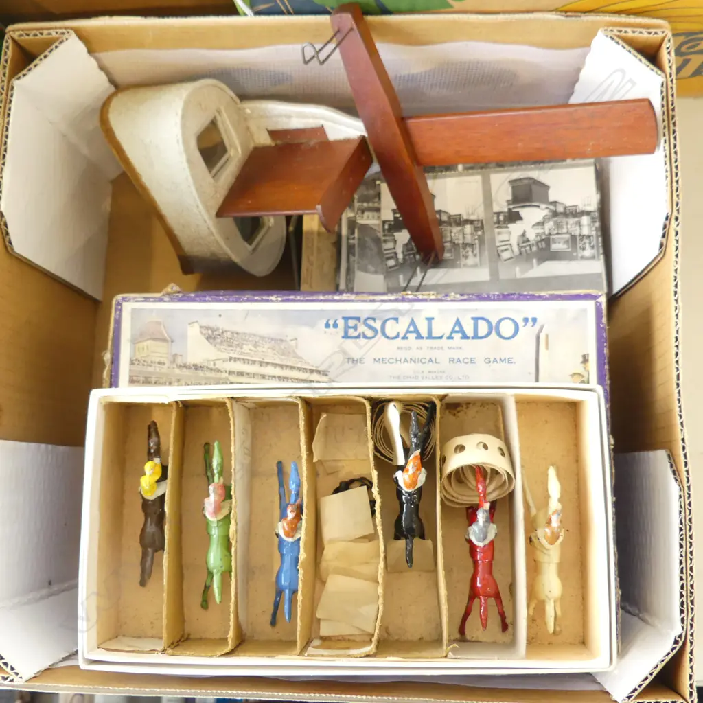 VINTAGE HORSE RACING GAME 'ESCALADO' + STEREOSCOPE & CARDS Image 1++