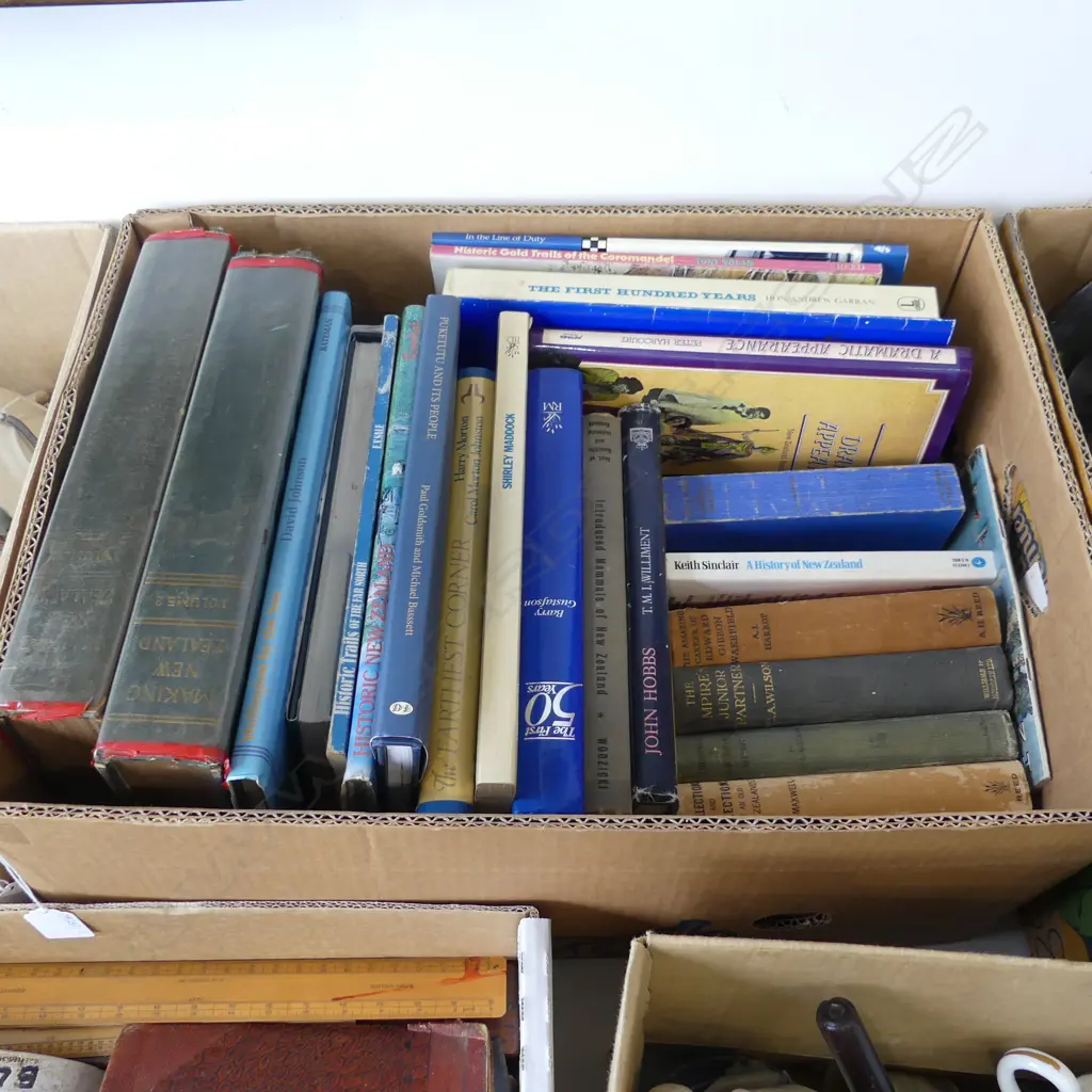 BOOKS; NZ HISTORY Image 1++