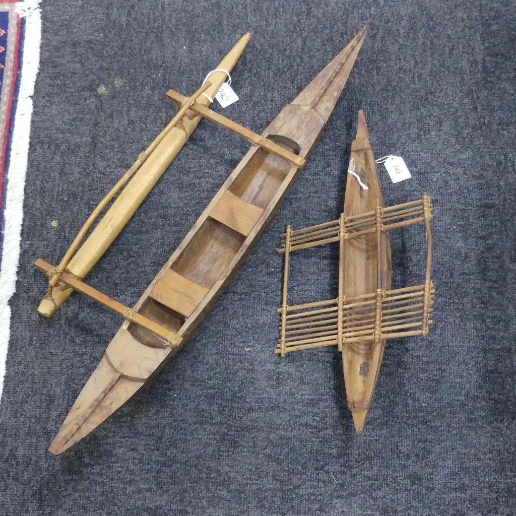 2 VINTAGE PACIFIC ISLAND OUTRIGGER MODELS L640 LONGEST Image 1++
