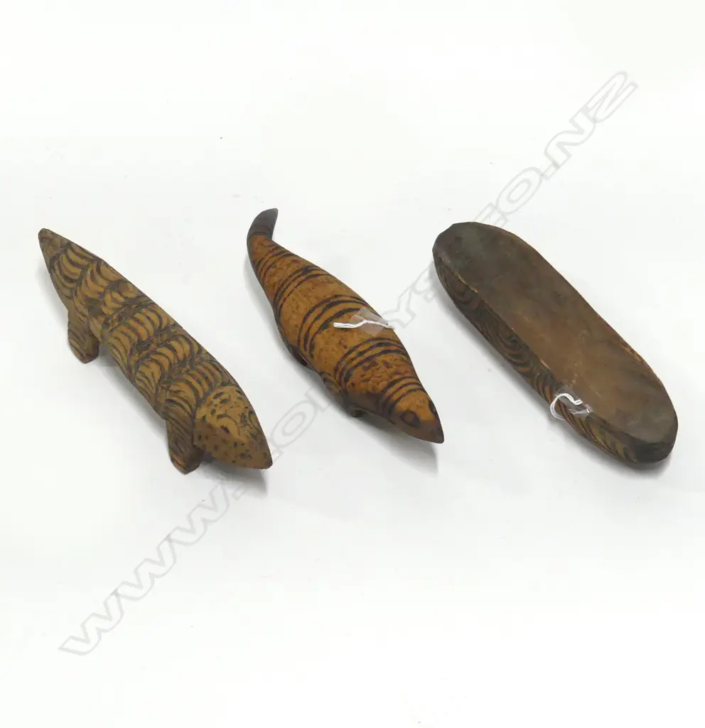 2 EARLY POKER WORKED ANIMAL FIGURES L260MM & POKER WORKED SMALL FOOD BOWL L250MM Image 1++