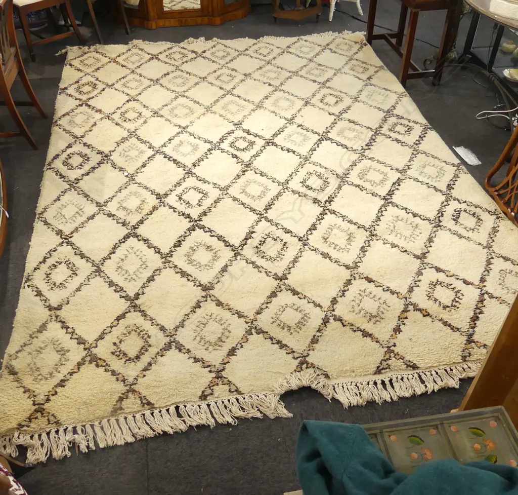 LARGE HAND WOVEN MEXICAN GEOMETRIC PAT RUG W2600MM Image 1++