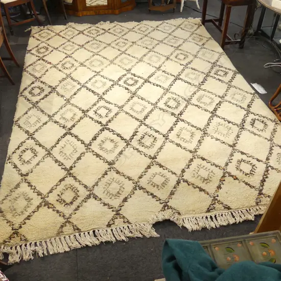 LARGE HAND WOVEN MEXICAN GEOMETRIC PAT RUG W2600MM