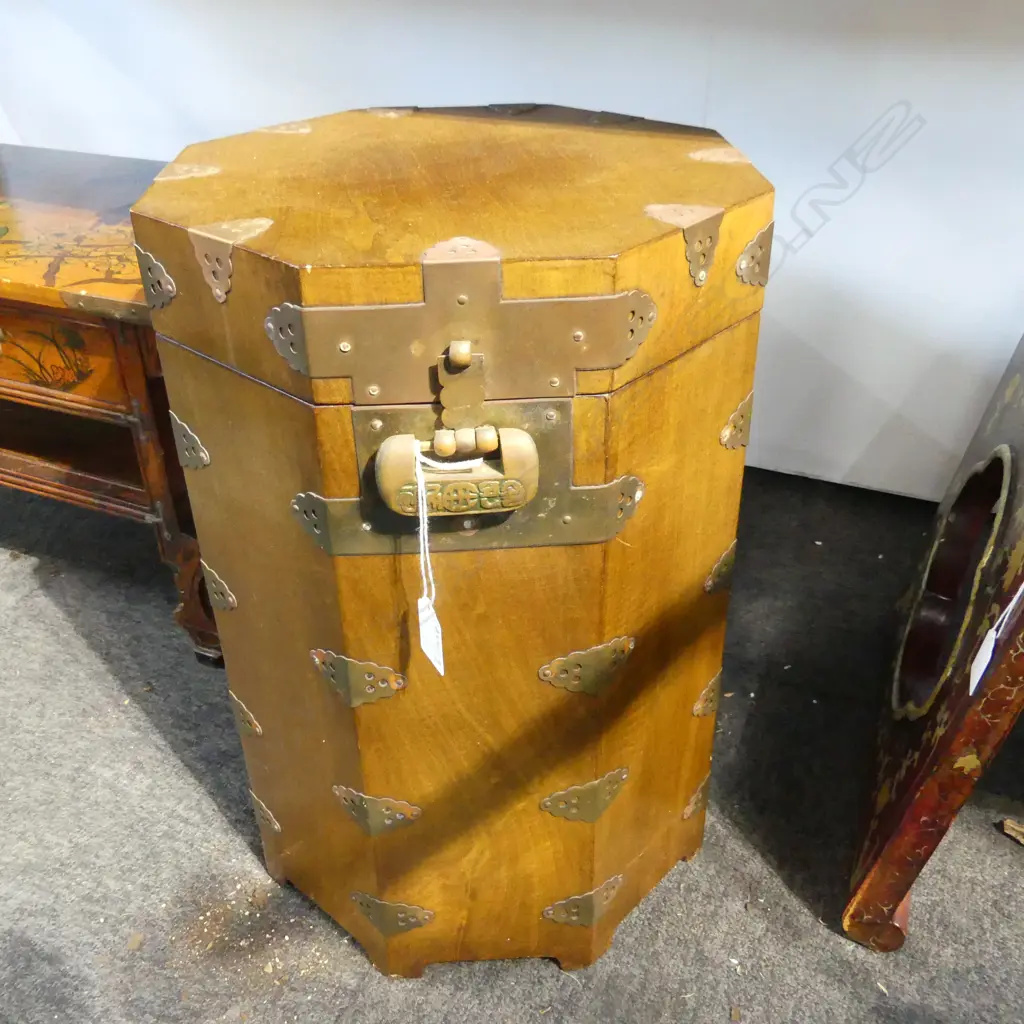 ORIENTAL OCTAGONAL LIDDED CONTAINER H.455mm (LOCKED) Image 1++