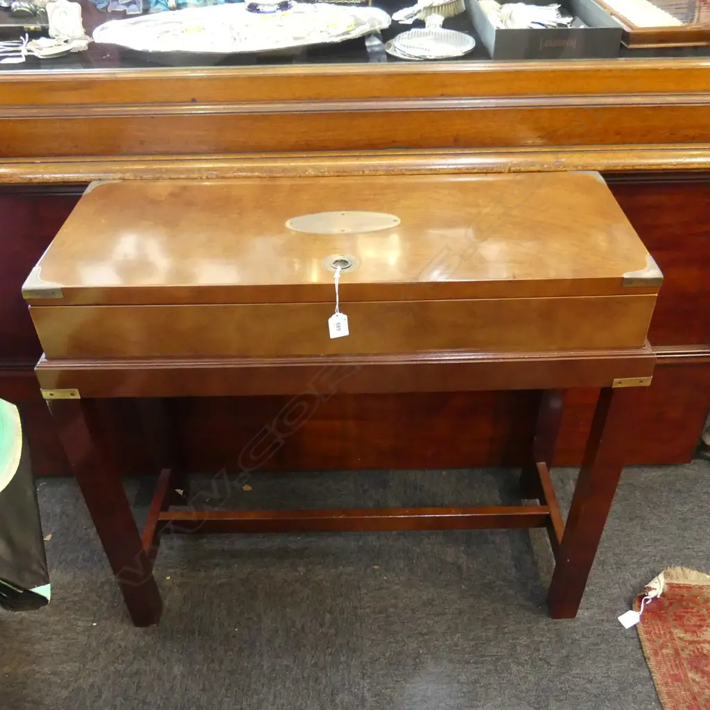 LIDDED BOX ON STAND 820x330x750mm Image 1++