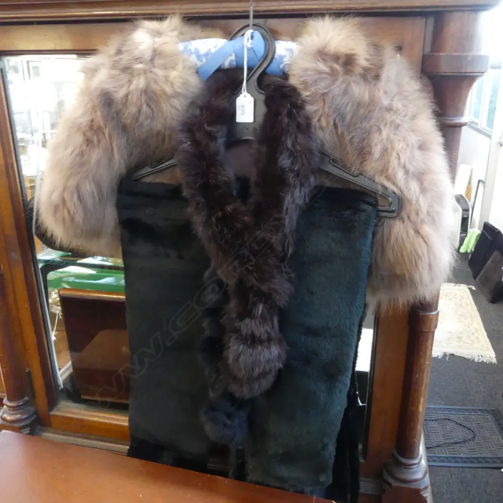 6 ASST. FUR STOLES (3 FAUX) Image 1++
