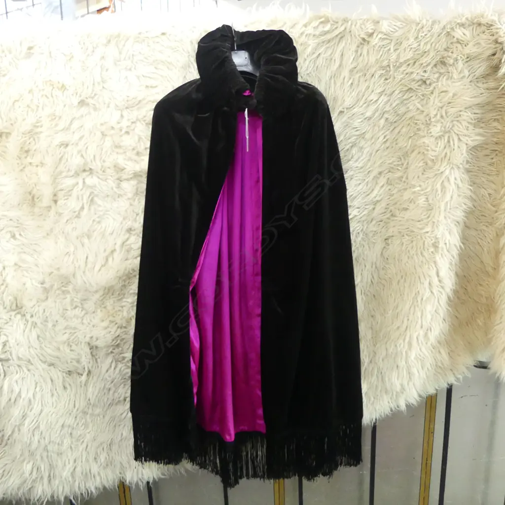 ANTIQUE BLACK VELVET SHAWL w. PINK SILK LINING Image 1++