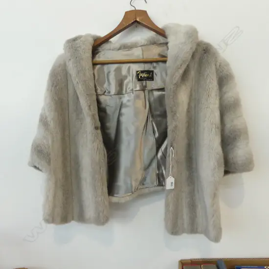 GREY FAUX FUR STOLE