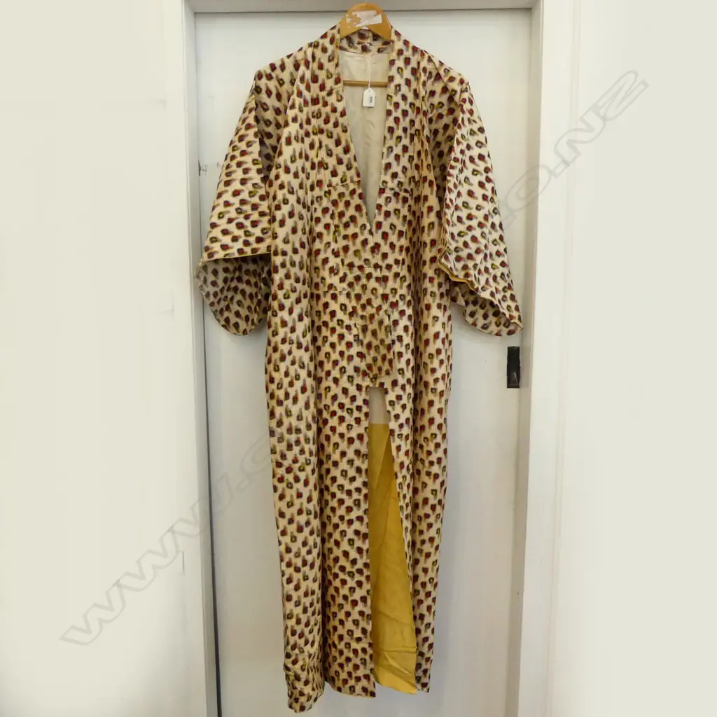 VINTAGE FULL LENGTH JAPANESE SILK KIMONO -RED /YELOW/BLACK/GREY PRINT - FULLY LINED Image 1++