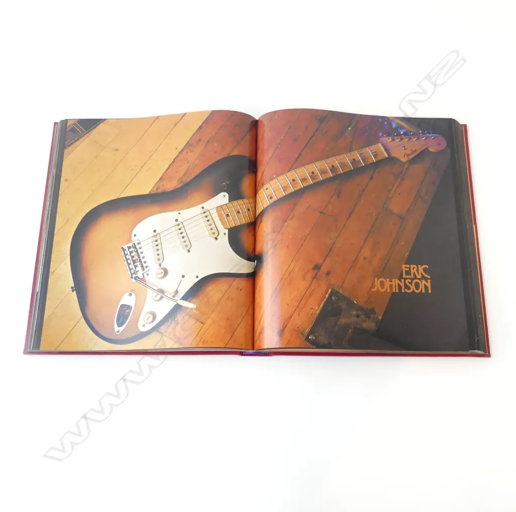 BOOK; 108 ROCK STAR GUITARS Image 1++