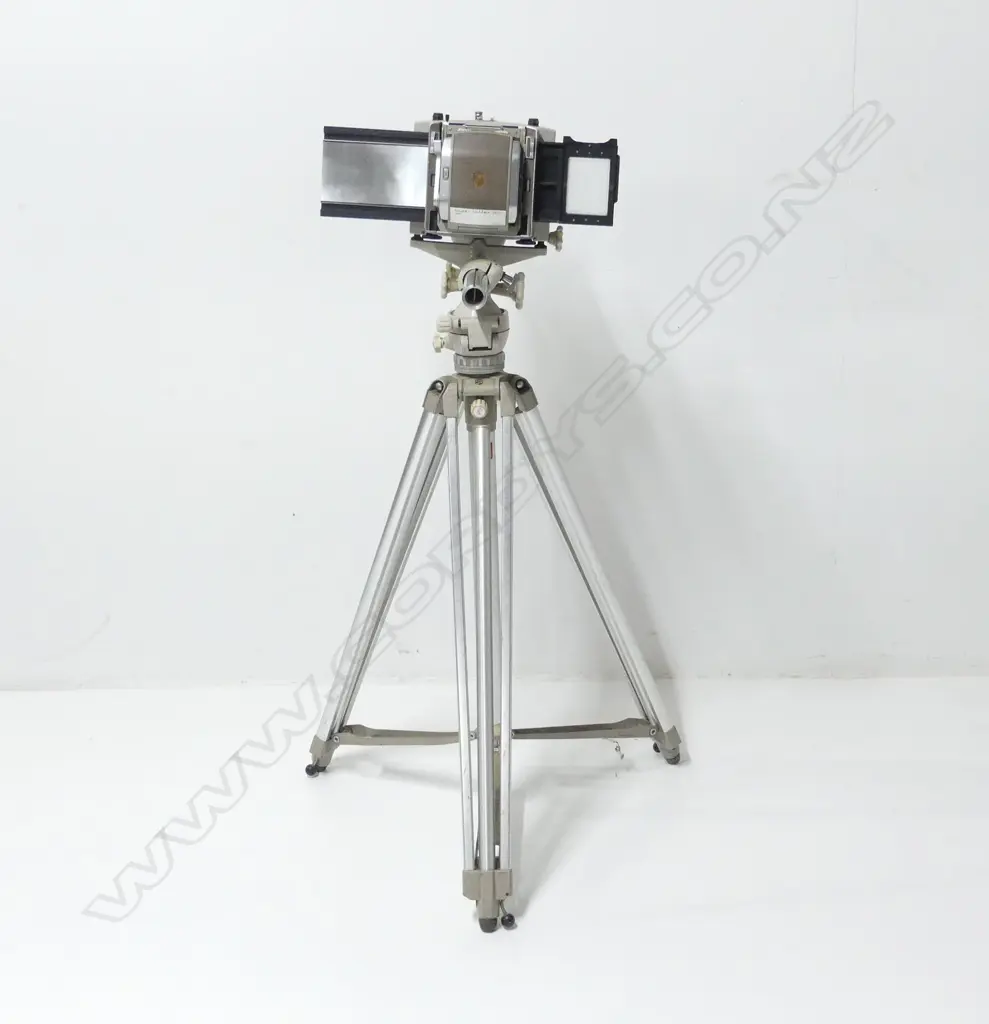WEST GERMAN LINHOF TECHNIKA CAMERA & TRIPOD... Image 1++