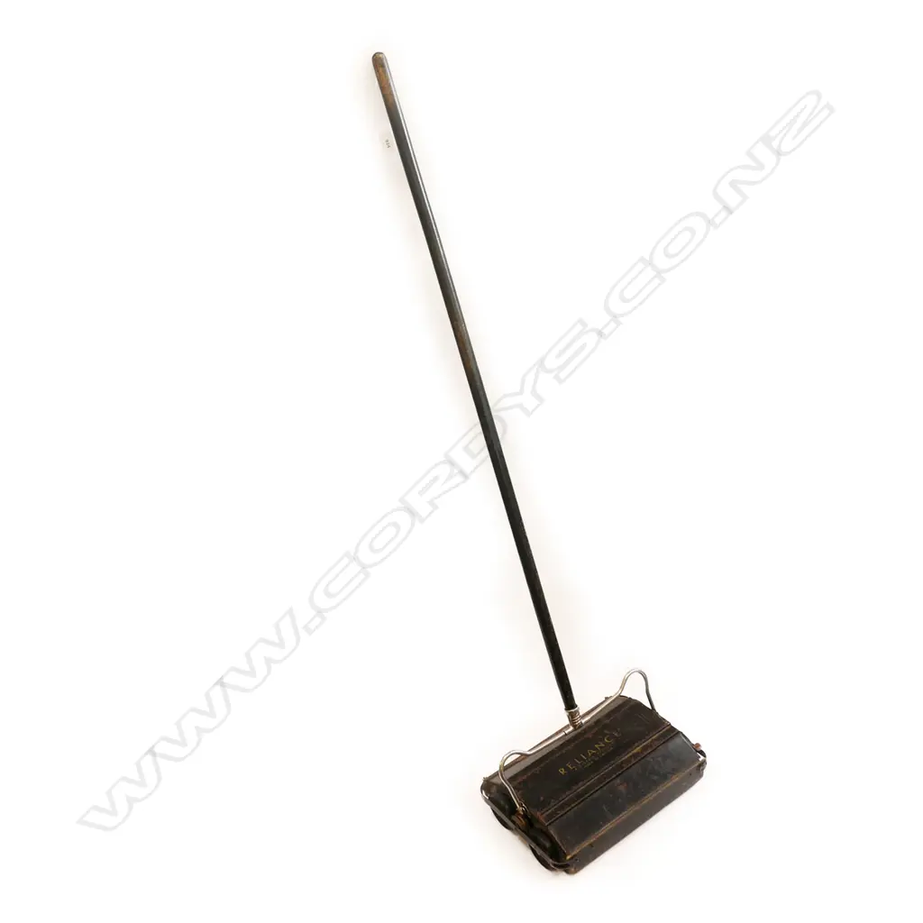 VINTAGE CANADIAN RELIANCE CARPET SWEEPER H1330MM Image 1++