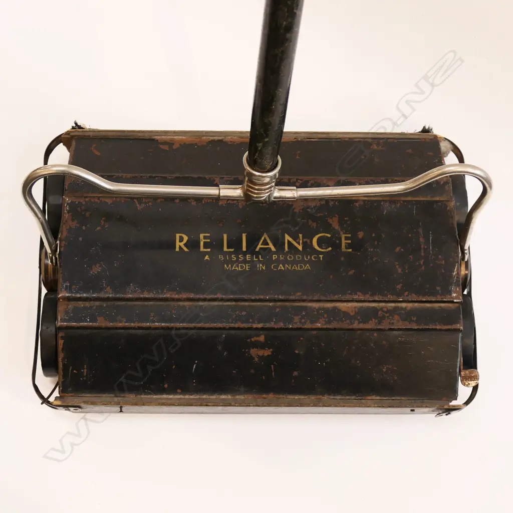 VINTAGE CANADIAN RELIANCE CARPET SWEEPER H1330MM Image 1++