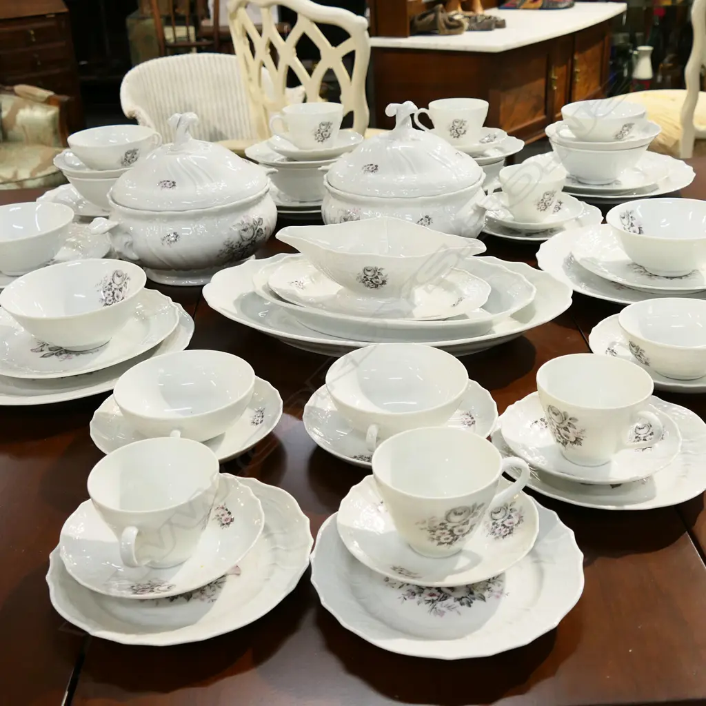 HUTSCHENREUTHER 'DRESDEN' DINNER SERVICE Image 1++